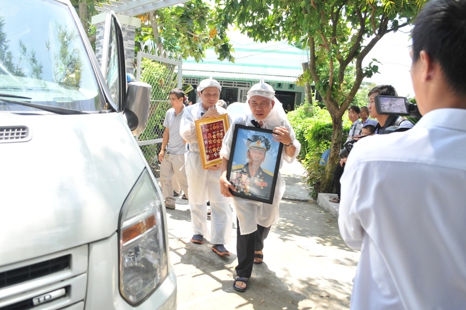 An táng Anh hùng phi công huyền thoại bắn rơi 7 máy bay Mỹ tại quê nhà Lai Vung - 9