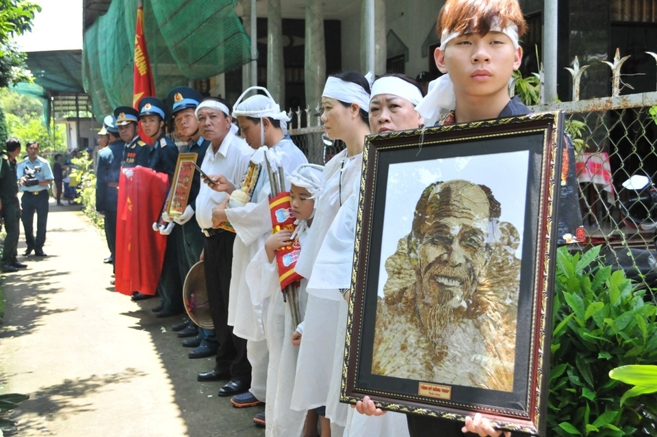 An táng Anh hùng phi công huyền thoại bắn rơi 7 máy bay Mỹ tại quê nhà Lai Vung - 12