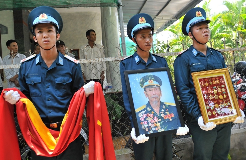 An táng Anh hùng phi công huyền thoại bắn rơi 7 máy bay Mỹ tại quê nhà Lai Vung - 13