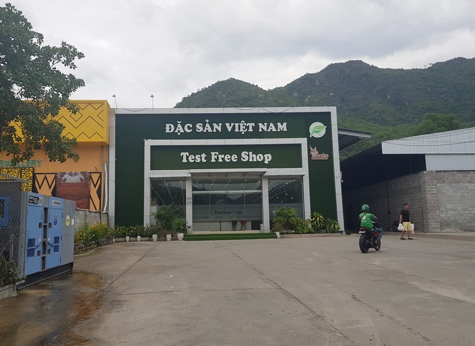 Yêu cầu cưỡng chế hàng loạt showroom bán hàng cho khách Trung Quốc tại Nha Trang - 2 Yêu cầu cưỡng chế hàng loạt showroom bán hàng cho khách Trung Quốc tại Nha Trang - 2