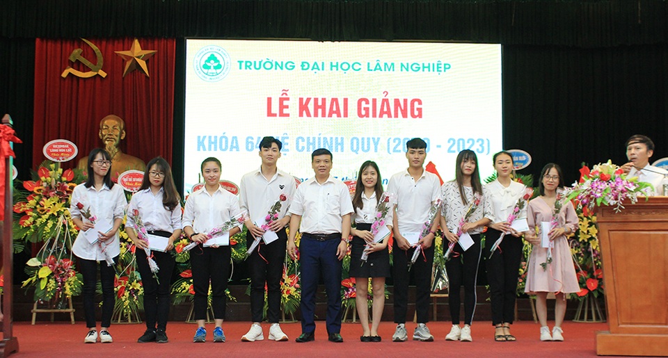 Lễ khai giảng ở trường đại học đẹp nhất Vịnh Bắc Bộ - 8 Lễ khai giảng ở trường đại học đẹp nhất Vịnh Bắc Bộ - 8