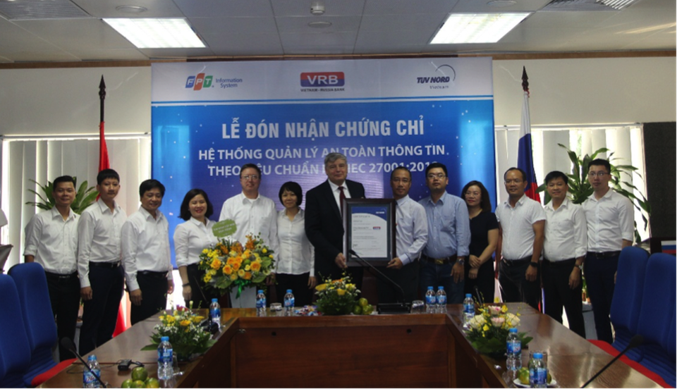 Ngân hàng Liên doanh Việt – Nga (VRB) đón nhận chứng chỉ hệ thống quản lý an ninh thông tin theo tiêu chuẩn ISO/IEC-27001:2013 - 2