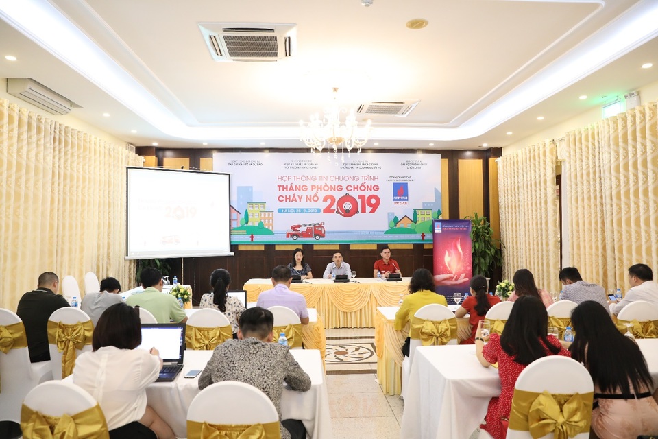 Họp thông tin chương trình “Tháng phòng chống cháy nổ 2019” - 1 Họp thông tin chương trình “Tháng phòng chống cháy nổ 2019” - 1