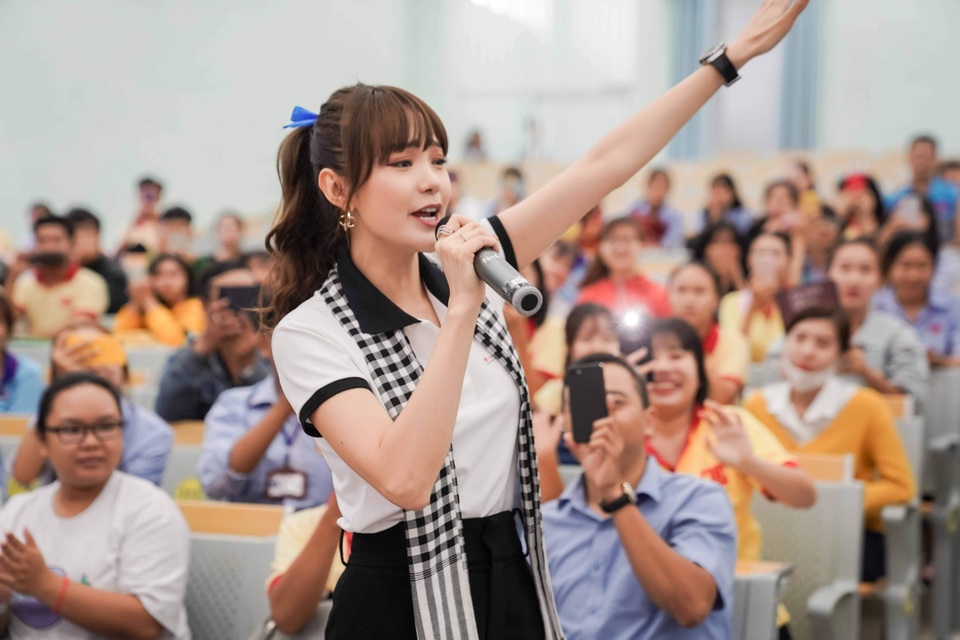 Hà Kiều Anh đã “đứng dậy” như thế nào sau nhiều vấp ngã trong cuộc đời? - 5 Hà Kiều Anh đã “đứng dậy” như thế nào sau nhiều vấp ngã trong cuộc đời? - 5
