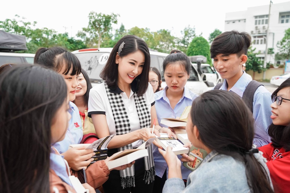Hà Kiều Anh đã “đứng dậy” như thế nào sau nhiều vấp ngã trong cuộc đời? - 3 Hà Kiều Anh đã “đứng dậy” như thế nào sau nhiều vấp ngã trong cuộc đời? - 3