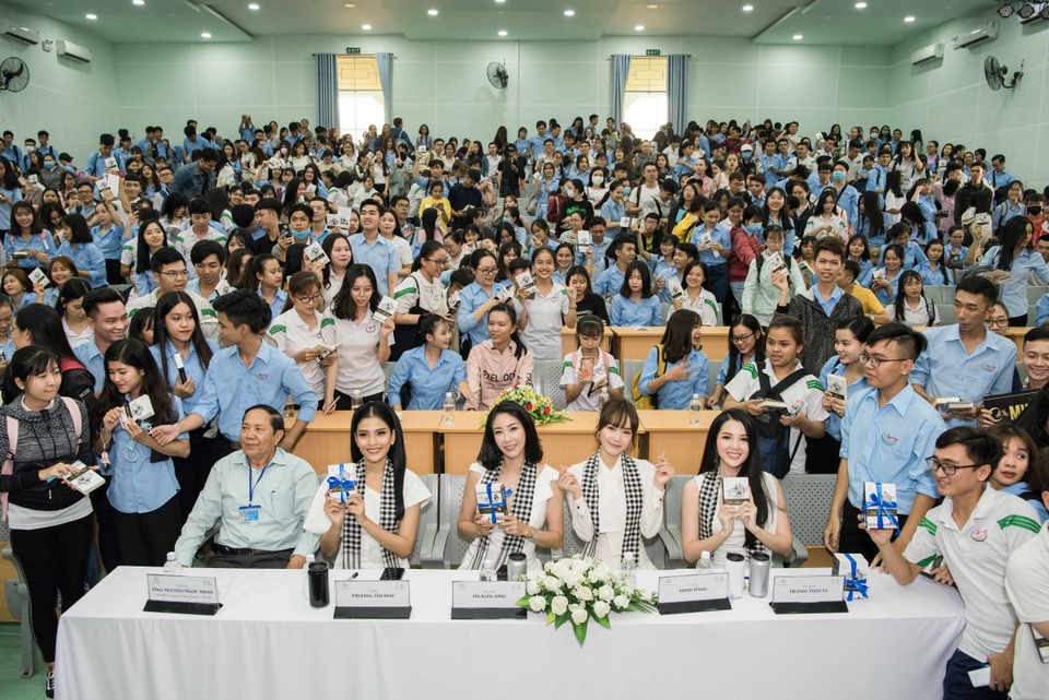 Hà Kiều Anh đã “đứng dậy” như thế nào sau nhiều vấp ngã trong cuộc đời? - 7 Hà Kiều Anh đã “đứng dậy” như thế nào sau nhiều vấp ngã trong cuộc đời? - 7