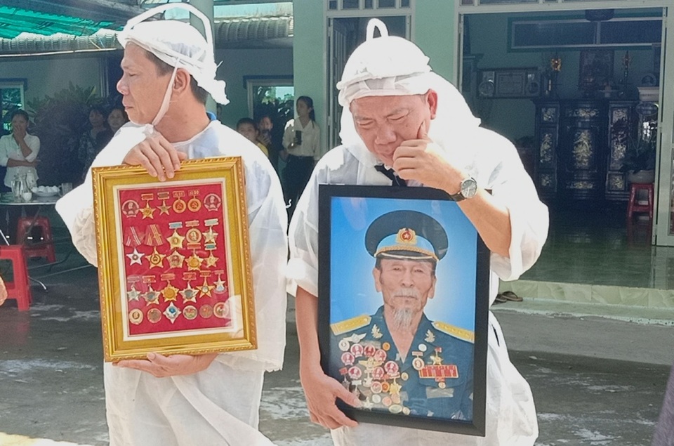 An táng Anh hùng phi công huyền thoại bắn rơi 7 máy bay Mỹ tại quê nhà Lai Vung - 10