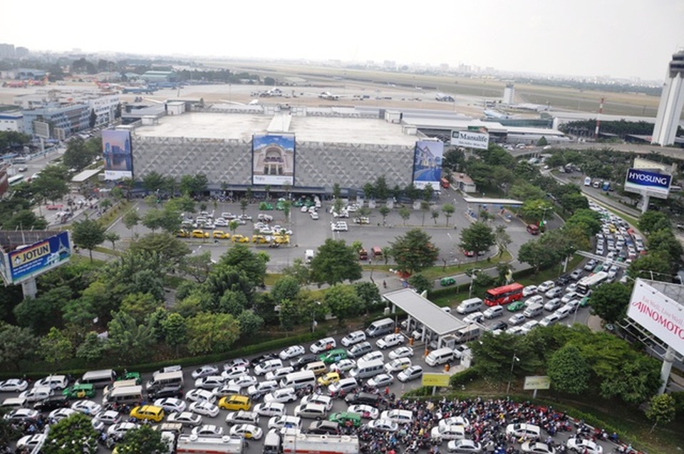 Lập bãi đỗ xe taxi để giảm ùn tắc giao thông sân bay Tân Sơn Nhất - 1 Lập bãi đỗ xe taxi để giảm ùn tắc giao thông sân bay Tân Sơn Nhất - 1
