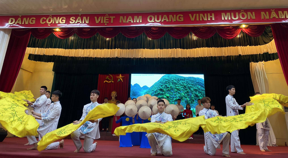 Lễ khai giảng ở trường đại học đẹp nhất Vịnh Bắc Bộ - 12 Lễ khai giảng ở trường đại học đẹp nhất Vịnh Bắc Bộ - 12