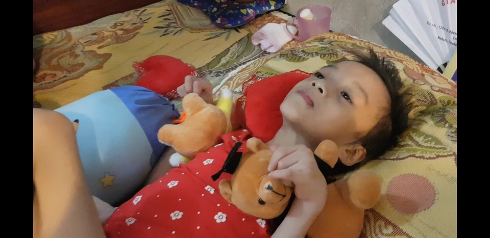Bé gái bất ngờ đổ bệnh lạ được bạn đọc Dân trí giúp đỡ gần 130 triệu đồng - 6 Bé gái bất ngờ đổ bệnh lạ được bạn đọc Dân trí giúp đỡ gần 130 triệu đồng - 6
