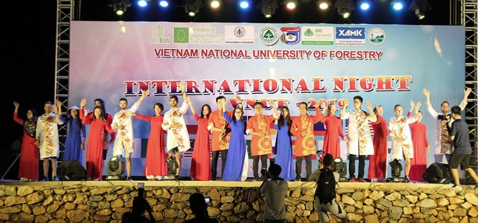 Lễ khai giảng ở trường đại học đẹp nhất Vịnh Bắc Bộ - 13 Lễ khai giảng ở trường đại học đẹp nhất Vịnh Bắc Bộ - 13