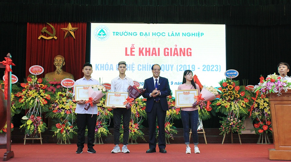 Lễ khai giảng ở trường đại học đẹp nhất Vịnh Bắc Bộ - 7 Lễ khai giảng ở trường đại học đẹp nhất Vịnh Bắc Bộ - 7