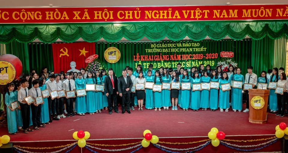 70 suất học bổng đầu tiên dành cho sinh viên vùng biển, vượt khó, học giỏi - 1 70 suất học bổng đầu tiên dành cho sinh viên vùng biển, vượt khó, học giỏi - 1