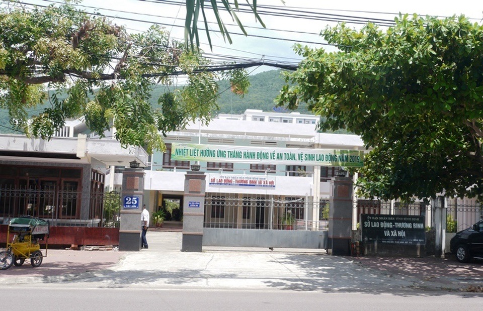 Buộc thôi việc Phó Giám đốc Sở bị tố nợ nần tiền tỷ - 1 Buộc thôi việc Phó Giám đốc Sở bị tố nợ nần tiền tỷ - 1