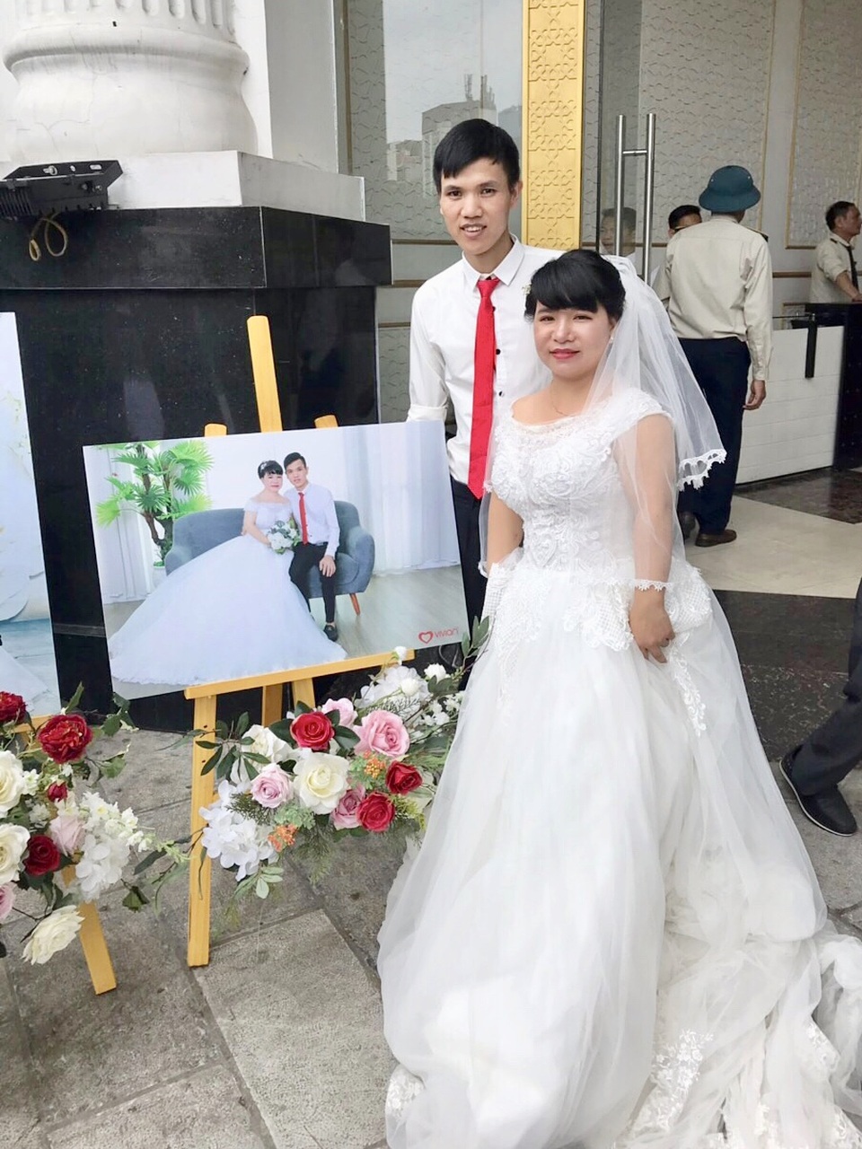 Nghẹn ngào với câu chuyện tình yêu của người vợ “tí hon” và chồng khuyết tật - 1 Nghẹn ngào với câu chuyện tình yêu của người vợ “tí hon” và chồng khuyết tật - 1