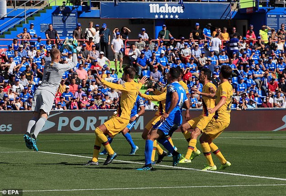 Luis Suarez tỏa sáng, Barcelona tạm vươn lên nhì bảng La Liga - 1 Luis Suarez tỏa sáng, Barcelona tạm vươn lên nhì bảng La Liga - 1