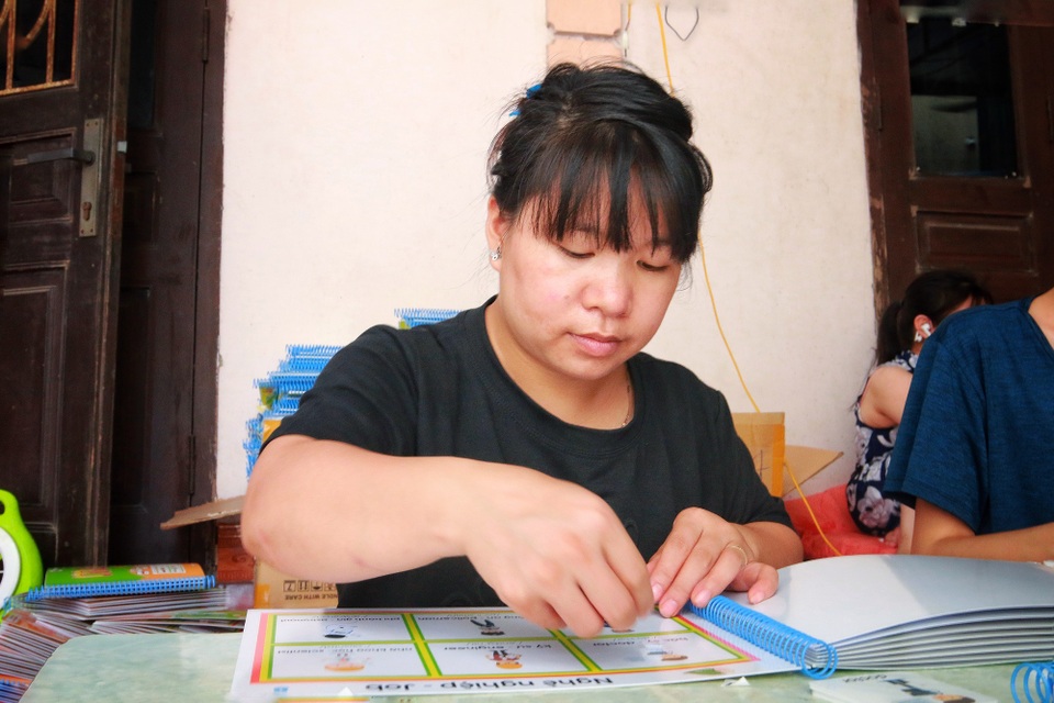 Nghẹn ngào với câu chuyện tình yêu của người vợ “tí hon” và chồng khuyết tật - 5 Nghẹn ngào với câu chuyện tình yêu của người vợ “tí hon” và chồng khuyết tật - 5