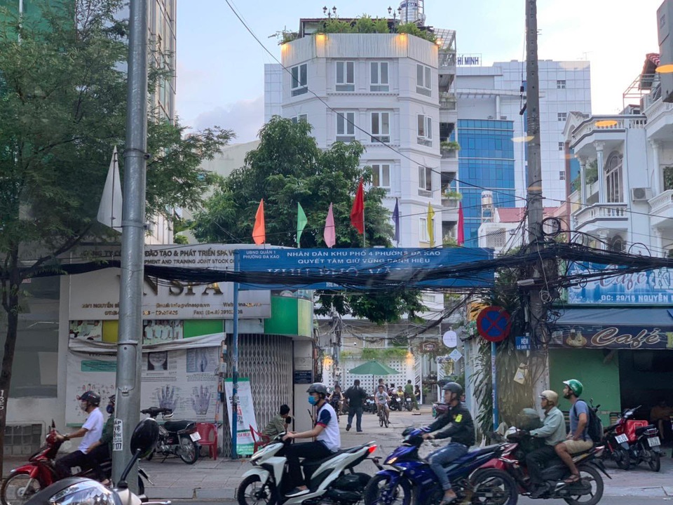 Vụ phó chánh án quận 4 bị tố “bắt cóc trẻ em”: Khám xét ngôi nhà liên quan - 2 Vụ phó chánh án quận 4 bị tố “bắt cóc trẻ em”: Khám xét ngôi nhà liên quan - 2