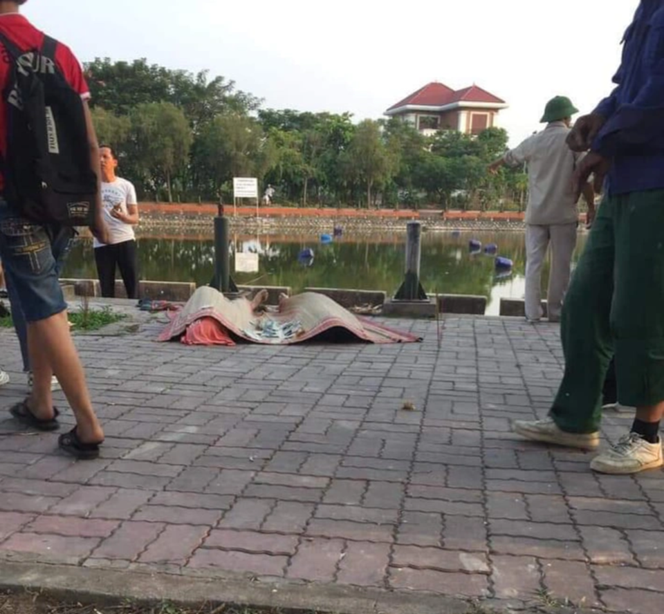 2 nam sinh lớp 8 đuối nước ở hồ điều hòa Khu đô thị Đỉnh Long - 1