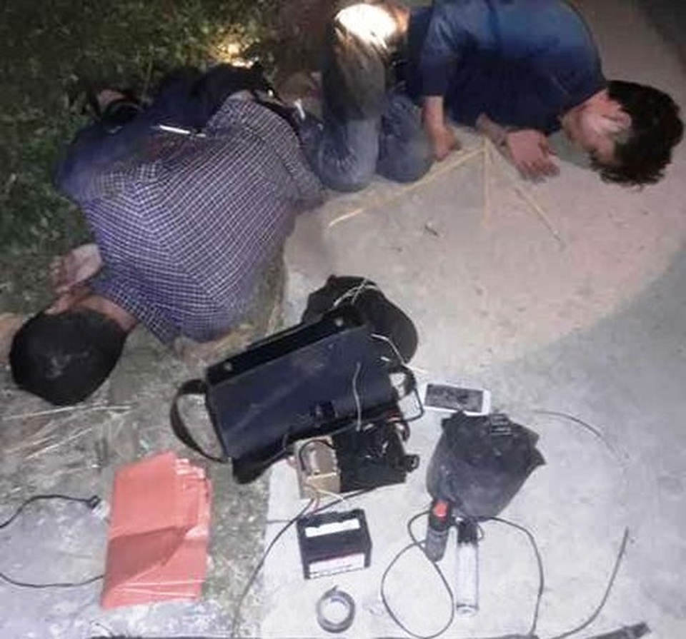 Nghi trộm chó, hai người bị dân đánh nhập viện, đốt xe máy - 1 Nghi trộm chó, hai người bị dân đánh nhập viện, đốt xe máy - 1