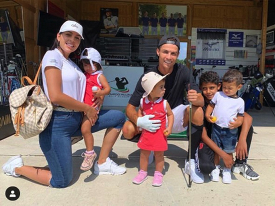 Những khám phá bất ngờ về câu chuyện tình của C.Ronaldo - 3 Những khám phá bất ngờ về câu chuyện tình của C.Ronaldo - 3