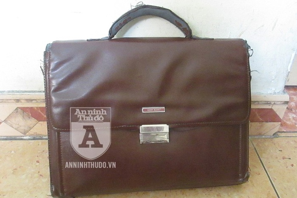 Nhân thân khó tin của kẻ vận chuyển 5 bánh heroin bị bắt giữ ở bến xe Nước Ngầm - 2 Nhân thân khó tin của kẻ vận chuyển 5 bánh heroin bị bắt giữ ở bến xe Nước Ngầm - 2