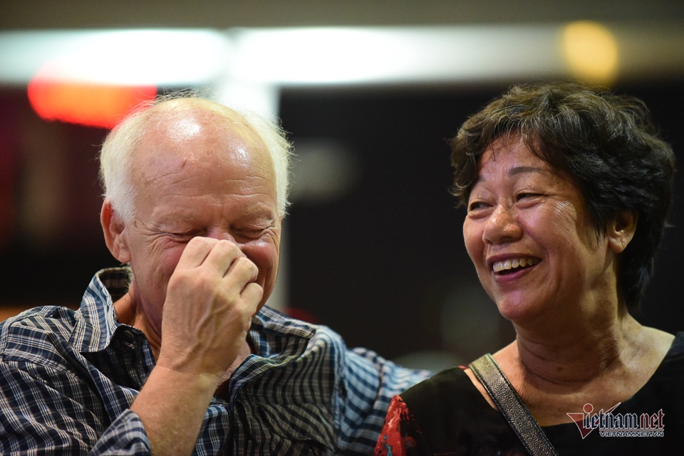 Nụ hôn chia tay người tình Việt 50 năm của cựu binh Mỹ trước khi lên máy bay - 4 Nụ hôn chia tay người tình Việt 50 năm của cựu binh Mỹ trước khi lên máy bay - 4