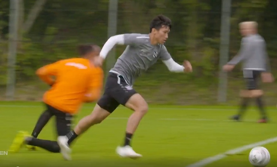 Văn Hậu thu hút người hâm mộ với pha bóng đẳng cấp tại Heerenveen - 1