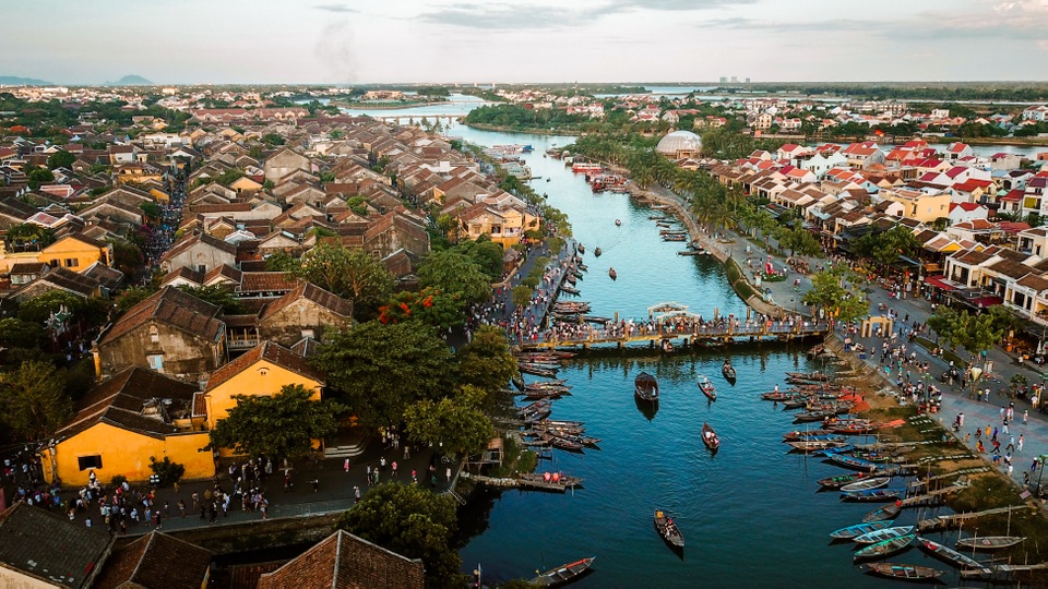 Dạo phố cổ Hội An trong nắng Thu vàng