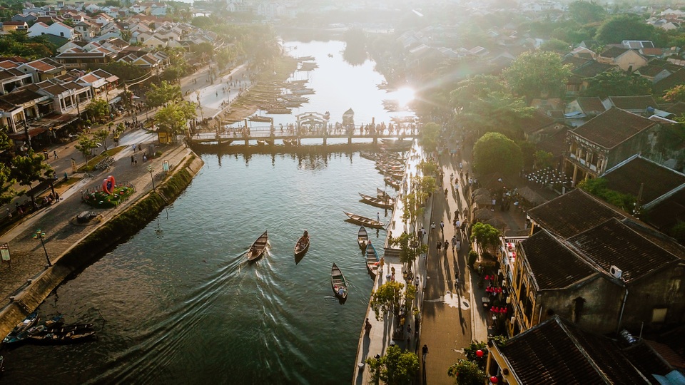 Dạo phố cổ Hội An trong nắng Thu vàng