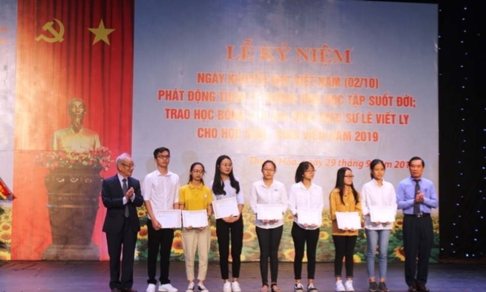 Phó Chủ tịch UBND tỉnh Thanh Hóa: “Hiếu học và khuyến học phải trở thành truyền thống của mỗi gia đình” - 3 Phó Chủ tịch UBND tỉnh Thanh Hóa: “Hiếu học và khuyến học phải trở thành truyền thống của mỗi gia đình” - 3