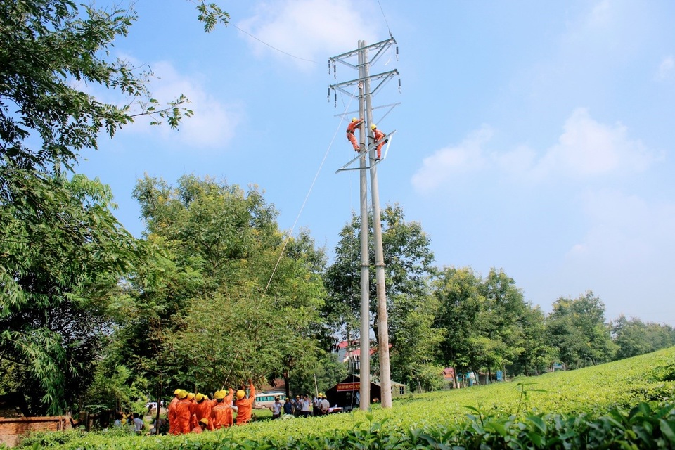 EVNPNC: 50 năm đưa dòng điện vươn xa, đánh thức miền hoang sơ - 1