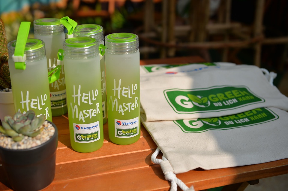 Go Green - Làn sóng “Du lịch xanh” đổ bộ phố đi bộ Hồ Gươm - 5 Go Green - Làn sóng “Du lịch xanh” đổ bộ phố đi bộ Hồ Gươm - 5