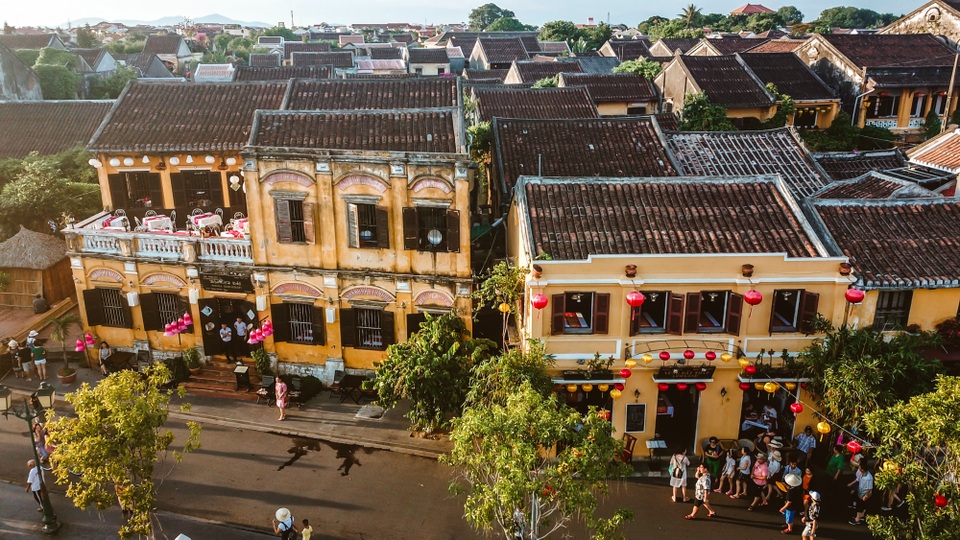 Dạo phố cổ Hội An trong nắng Thu vàng