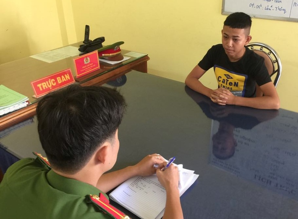 Vụ hàng chục thanh niên tấn công dân phòng: Đã bắt giữ 10 nghi can - 1 Vụ hàng chục thanh niên tấn công dân phòng: Đã bắt giữ 10 nghi can - 1
