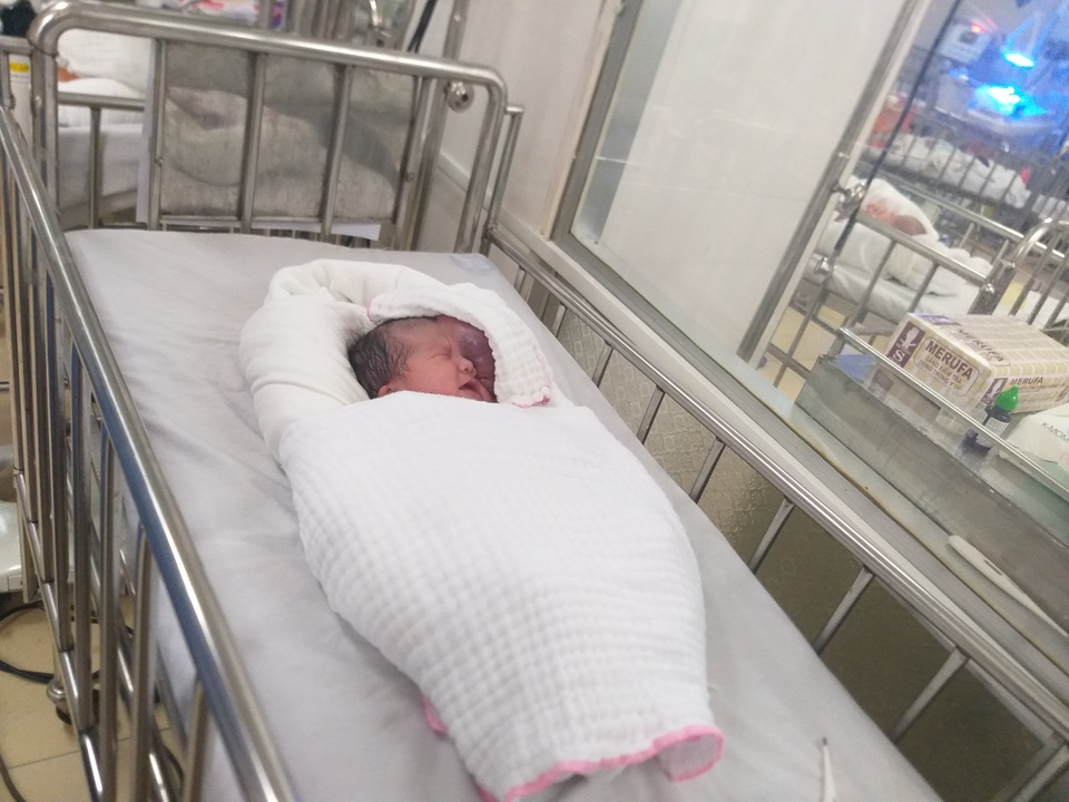 Mẹ chết ngất nhìn con chào đời mang u khủng dị thường trên mặt! - 3 Mẹ chết ngất nhìn con chào đời mang u khủng dị thường trên mặt! - 3