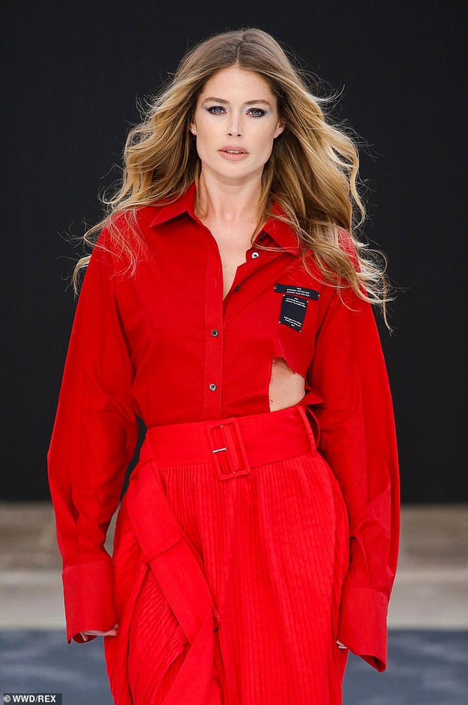 Doutzen Kroes đọ dáng vợ cũ Johnny Depp - 5