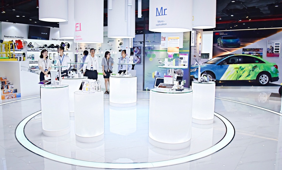 Người khổng lồ trăm tuổi với năng lượng sáng tạo không ngừng - 3