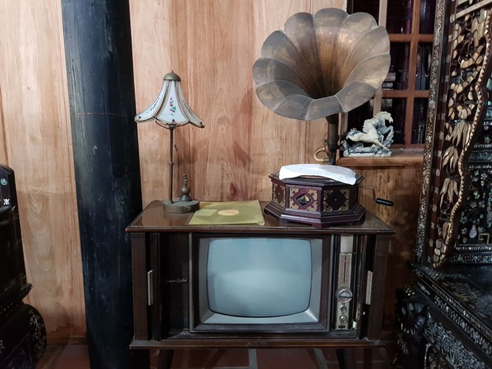 Độc đáo chiếc giường cổ có giá bạc tỷ ở Đồng Tháp - 7