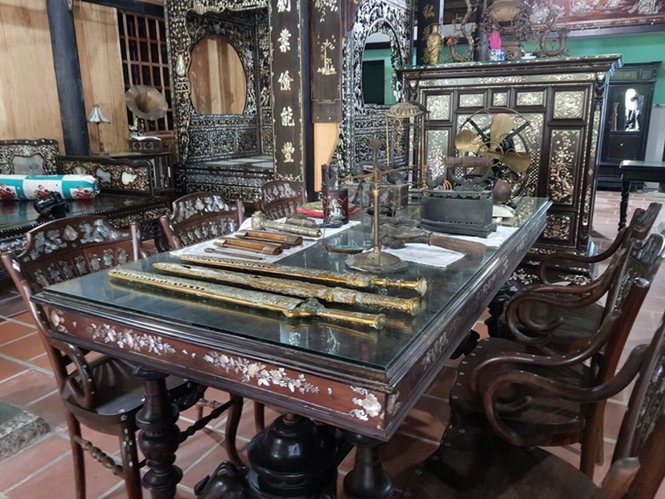 Độc đáo chiếc giường cổ có giá bạc tỷ ở Đồng Tháp - 8