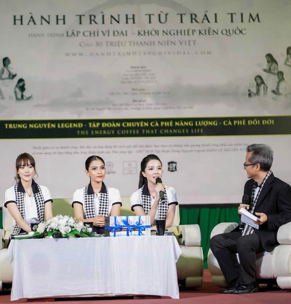 Hoa khôi Huỳnh Thúy Vi: “Đừng để cảm giác thất bại làm mờ đi ước mơ của bạn” - 4 Hoa khôi Huỳnh Thúy Vi: “Đừng để cảm giác thất bại làm mờ đi ước mơ của bạn” - 4