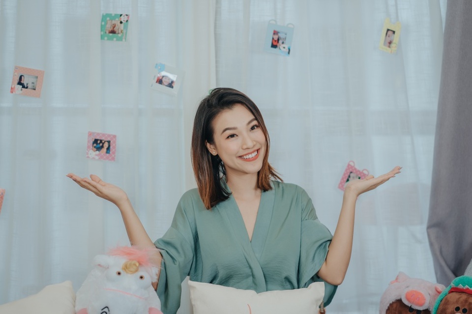 Hoàng Oanh tiết lộ cô nàng nặng ký nhất “Tháng năm rực rỡ” được “phi công trẻ” yêu say đắm - 4 Hoàng Oanh tiết lộ cô nàng nặng ký nhất “Tháng năm rực rỡ” được “phi công trẻ” yêu say đắm - 4