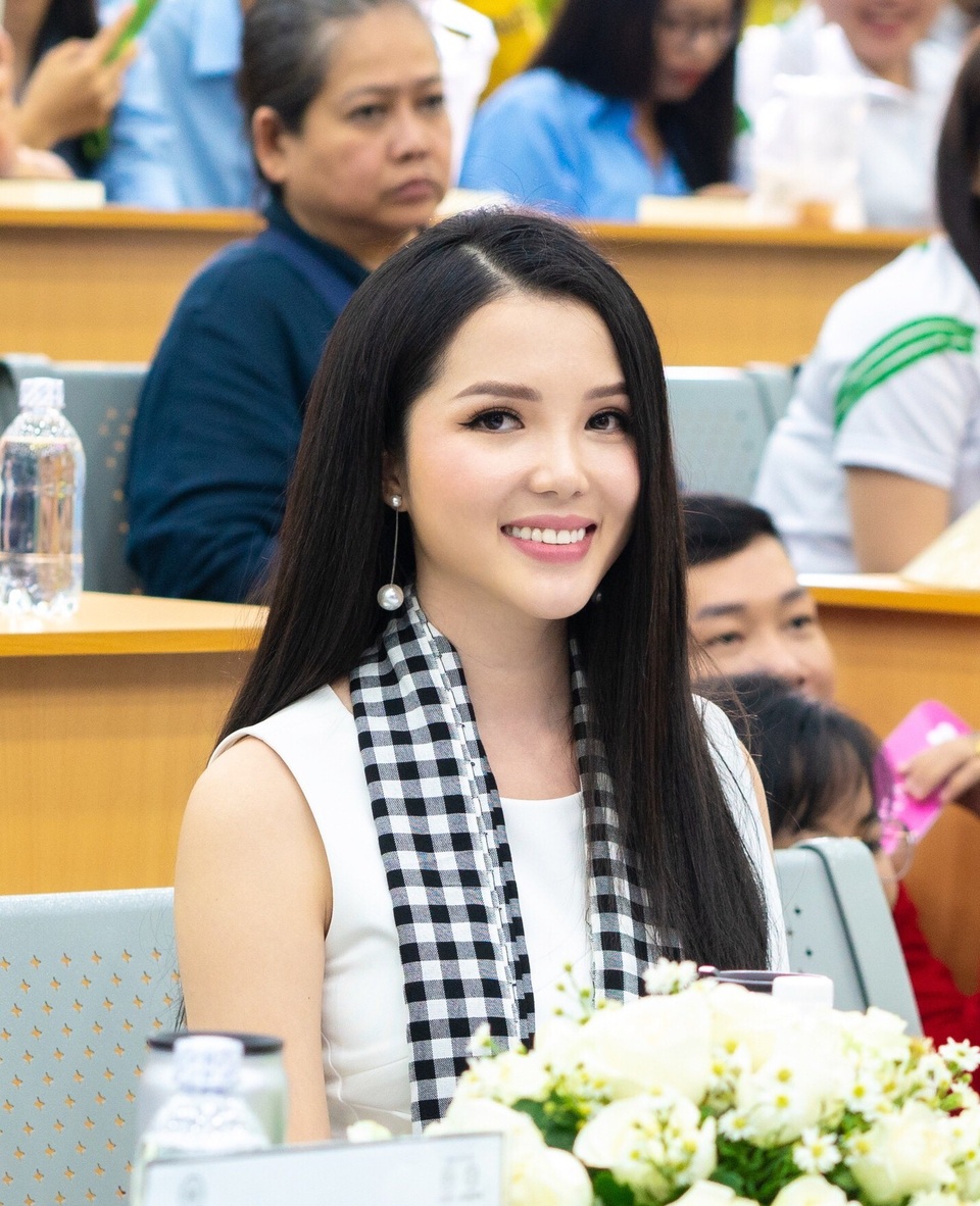 Hoa khôi Huỳnh Thúy Vi: “Đừng để cảm giác thất bại làm mờ đi ước mơ của bạn” - 7 Hoa khôi Huỳnh Thúy Vi: “Đừng để cảm giác thất bại làm mờ đi ước mơ của bạn” - 7