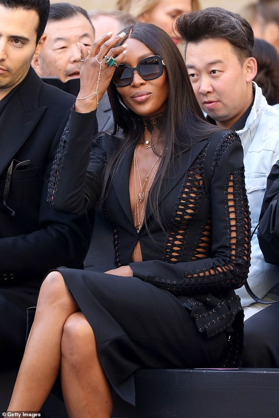 Hoa hậu Ấn Độ Aishwarya Rai bất ngờ xuất hiện trên sàn catwalk - 14