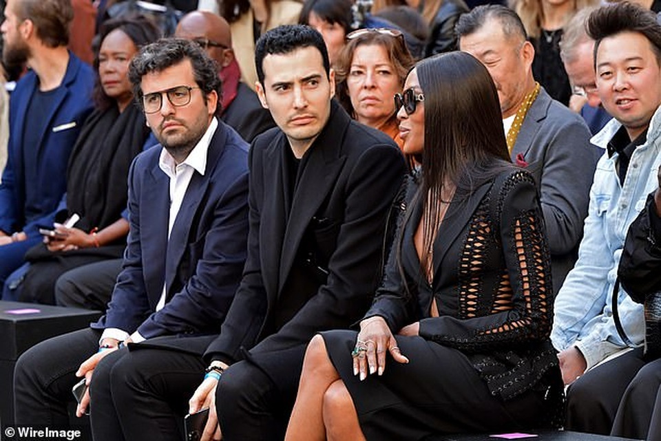 Hoa hậu Ấn Độ Aishwarya Rai bất ngờ xuất hiện trên sàn catwalk - 15