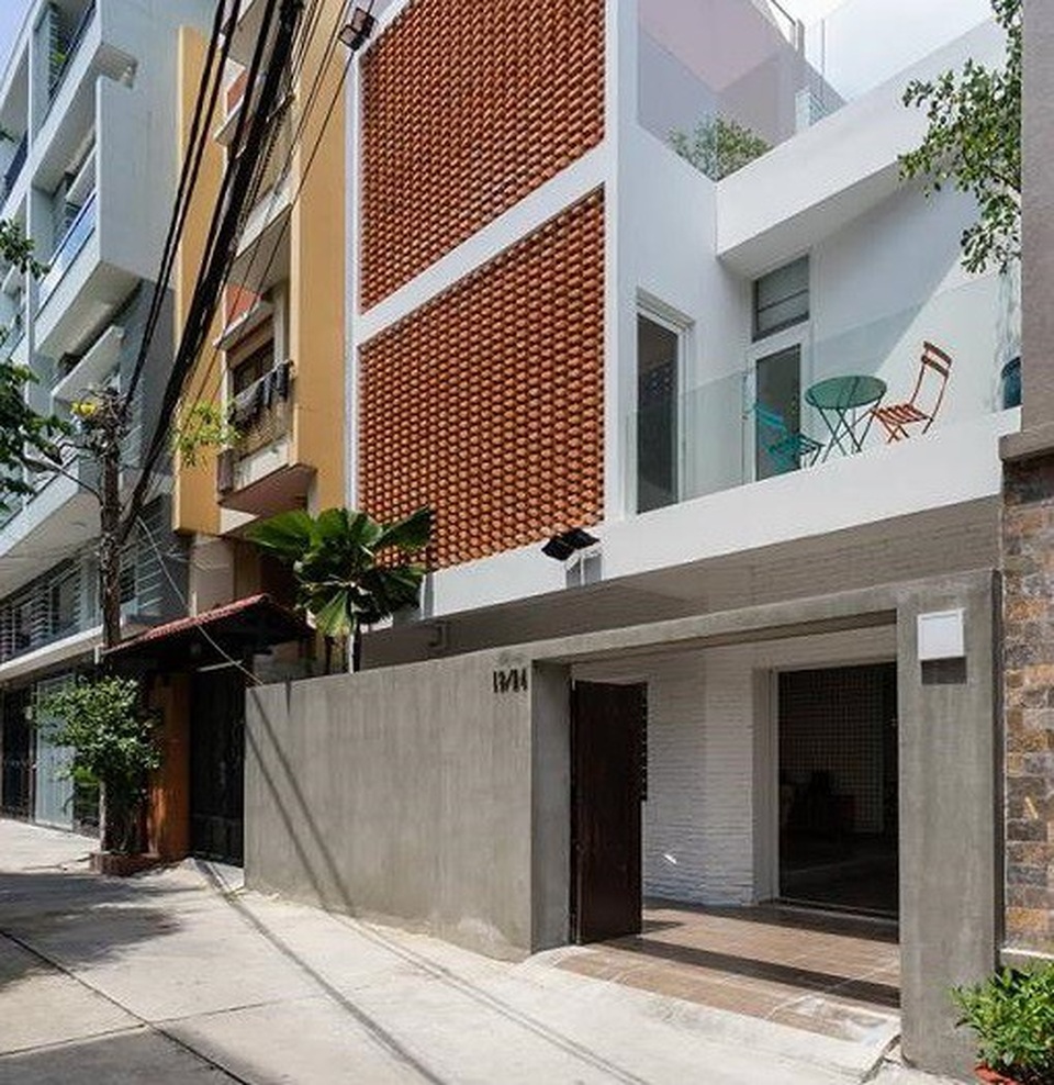 Mê mẩn nhà phố 2 tầng có giếng trời đẹp hút mắt - 1 Mê mẩn nhà phố 2 tầng có giếng trời đẹp hút mắt - 1