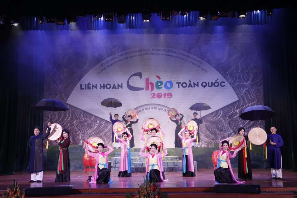 Gần 50 HCV được trao tại bế mạc Liên hoan chèo toàn quốc 2019 - 8 Gần 50 HCV được trao tại bế mạc Liên hoan chèo toàn quốc 2019 - 8