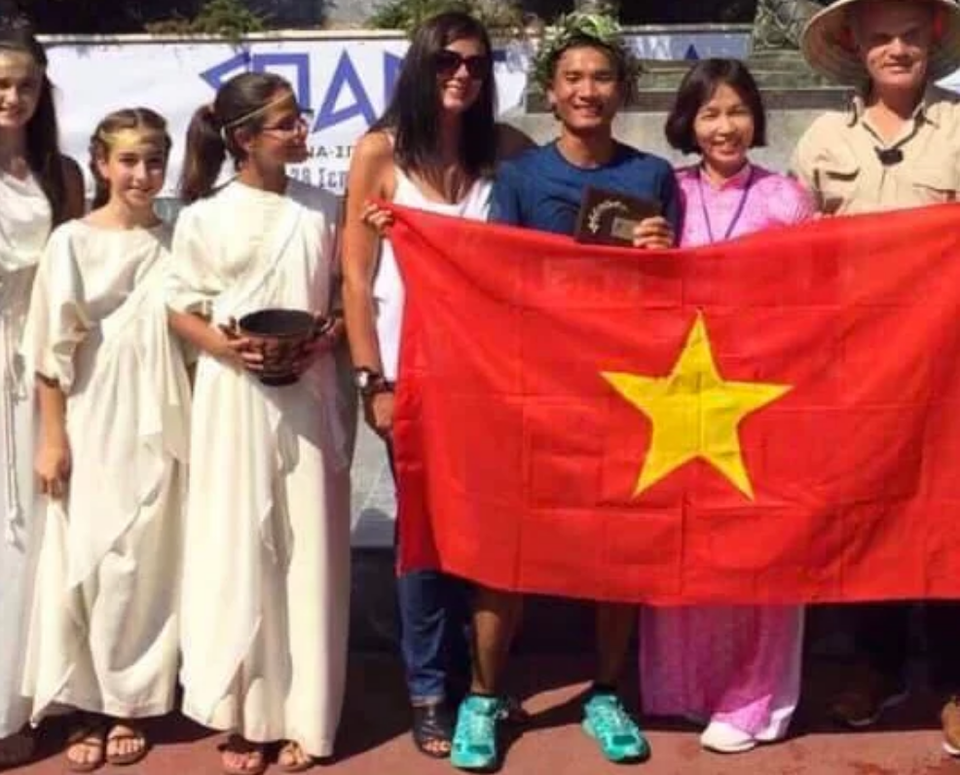 Vận động viên Việt Nam hoàn thành giải siêu Marathon dài 246,8km - 1 Vận động viên Việt Nam hoàn thành giải siêu Marathon dài 246,8km - 1