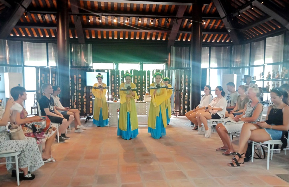 Thi vị thú thưởng Trà ở Đông Khuyết Đài – Đại Nội Huế - 3 Thi vị thú thưởng Trà ở Đông Khuyết Đài – Đại Nội Huế - 3