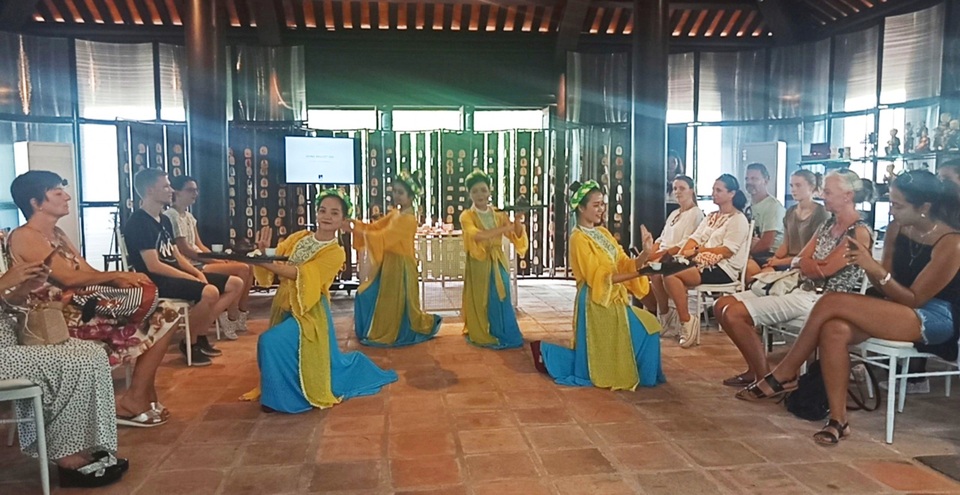 Thi vị thú thưởng Trà ở Đông Khuyết Đài – Đại Nội Huế - 4 Thi vị thú thưởng Trà ở Đông Khuyết Đài – Đại Nội Huế - 4